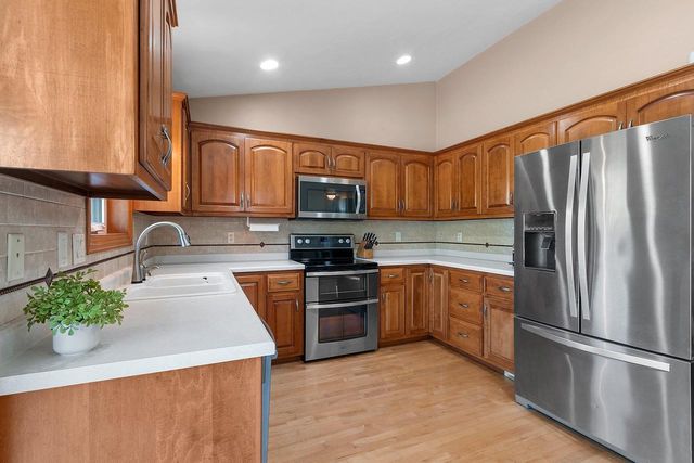 3054 SEAFARER WAY, Suamico, WI 54173
