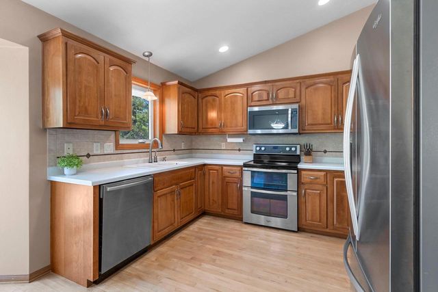 3054 SEAFARER WAY, Suamico, WI 54173