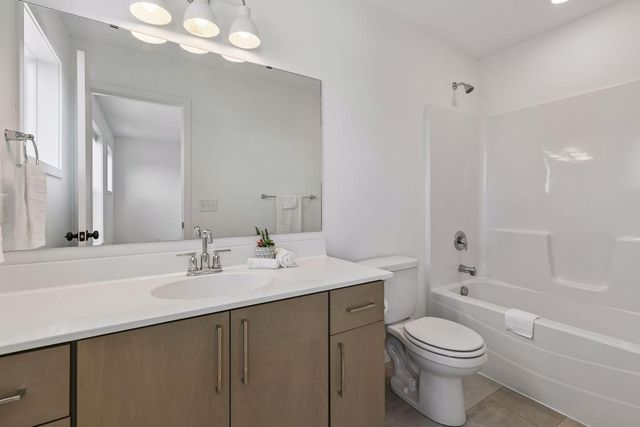 5028 Airlake Draw, Woodbury, MN 55129