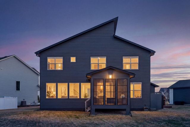 5028 Airlake Draw, Woodbury, MN 55129