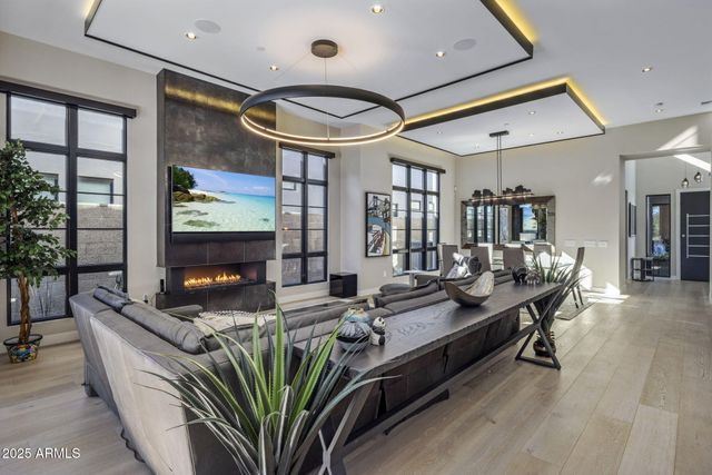 37200 N CAVE CREEK Road 1051, Scottsdale, AZ 85262