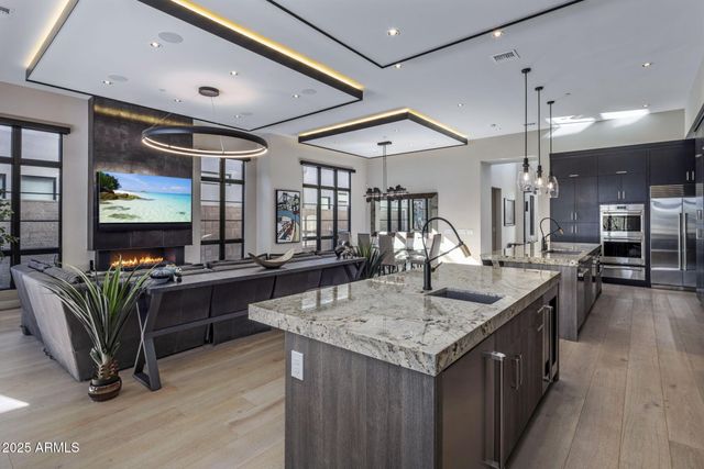 37200 N CAVE CREEK Road 1051, Scottsdale, AZ 85262