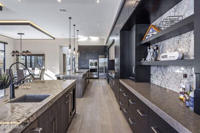 37200 N CAVE CREEK Road 1051, Scottsdale, AZ 85262