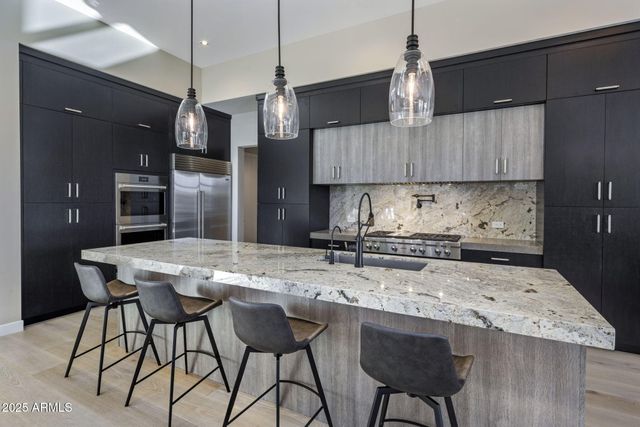 37200 N CAVE CREEK Road 1051, Scottsdale, AZ 85262