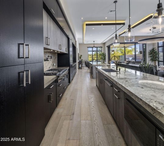 37200 N CAVE CREEK Road 1051, Scottsdale, AZ 85262