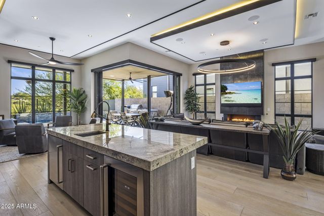 37200 N CAVE CREEK Road 1051, Scottsdale, AZ 85262