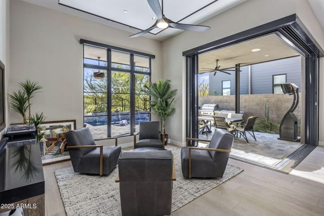 37200 N CAVE CREEK Road 1051, Scottsdale, AZ 85262