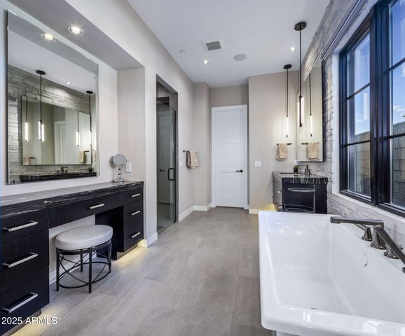 37200 N CAVE CREEK Road 1051, Scottsdale, AZ 85262