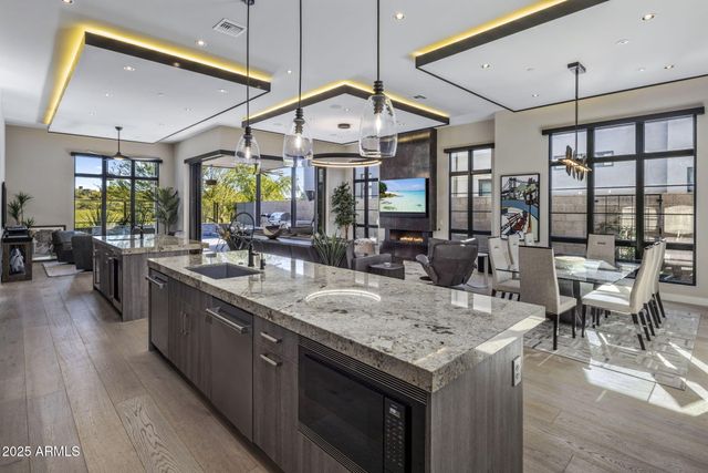 37200 N CAVE CREEK Road 1051, Scottsdale, AZ 85262