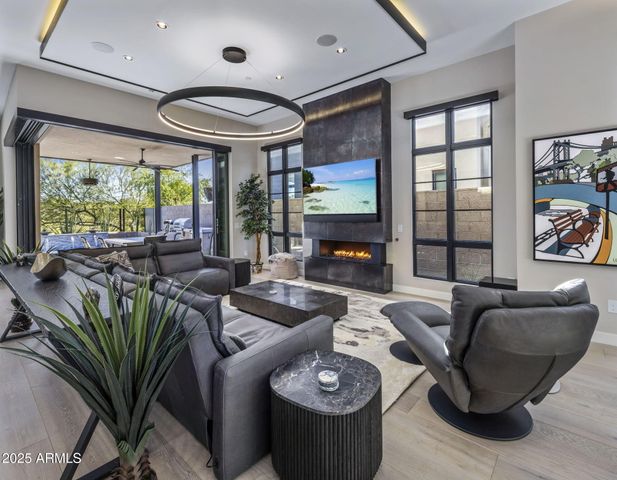 37200 N CAVE CREEK Road 1051, Scottsdale, AZ 85262