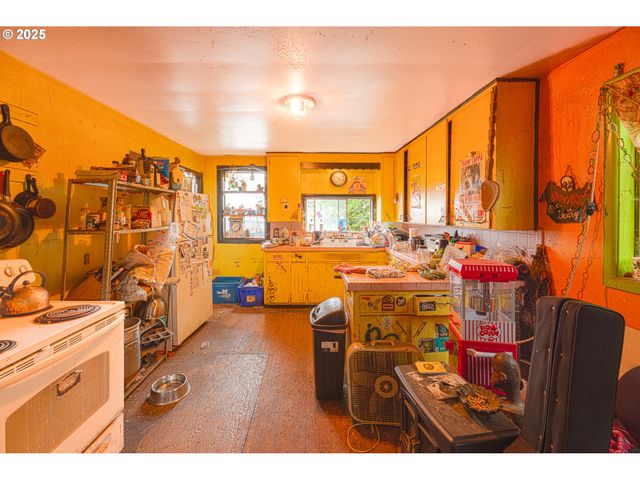 552 W BROADWAY, Eugene, OR 97401