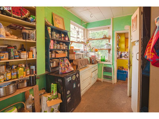 552 W BROADWAY, Eugene, OR 97401