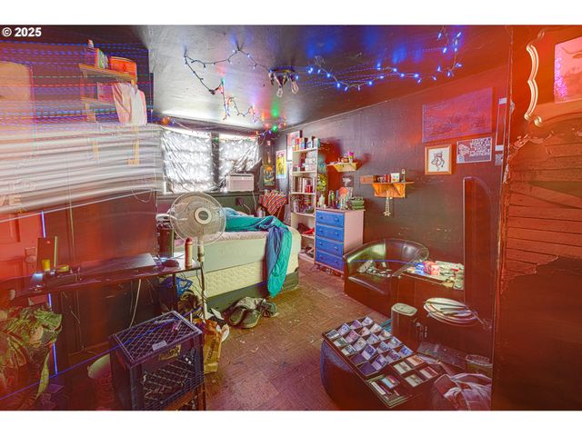 552 W BROADWAY, Eugene, OR 97401