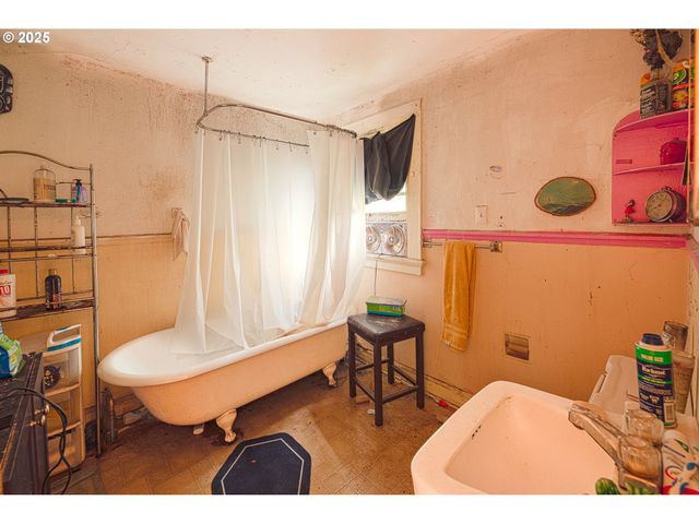 552 W BROADWAY, Eugene, OR 97401