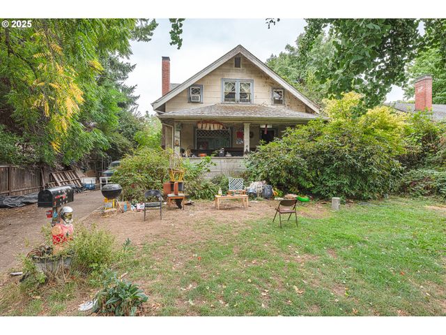 552 W BROADWAY, Eugene, OR 97401