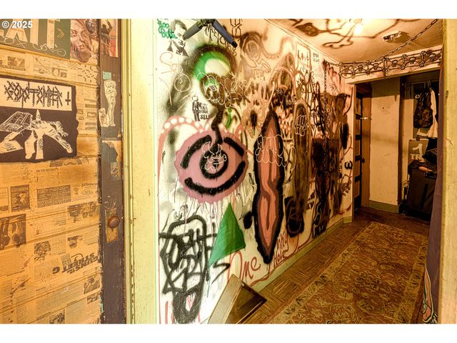 552 W BROADWAY, Eugene, OR 97401