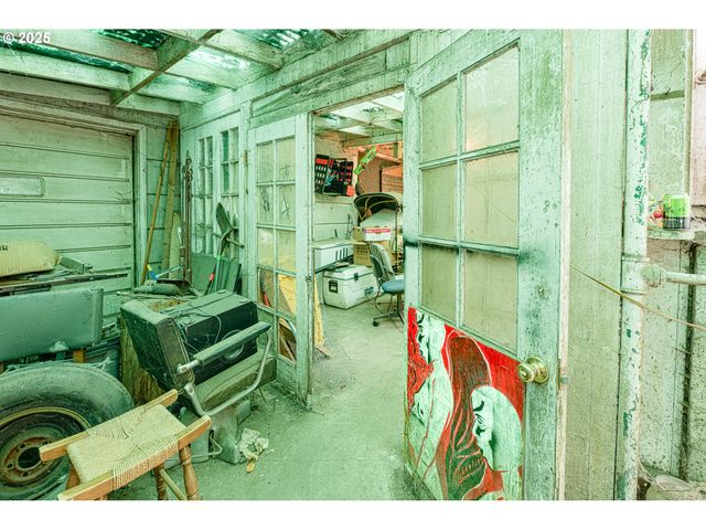 552 W BROADWAY, Eugene, OR 97401