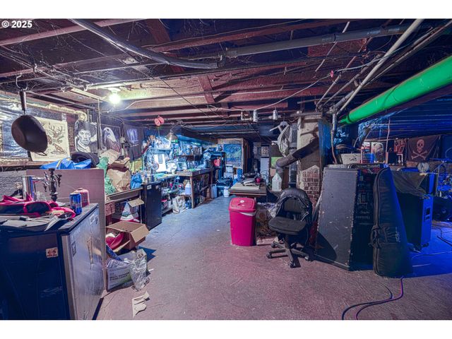 552 W BROADWAY, Eugene, OR 97401