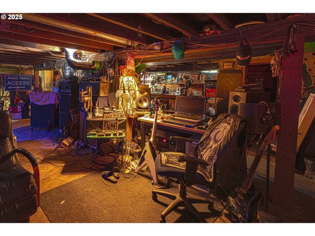 552 W BROADWAY, Eugene, OR 97401