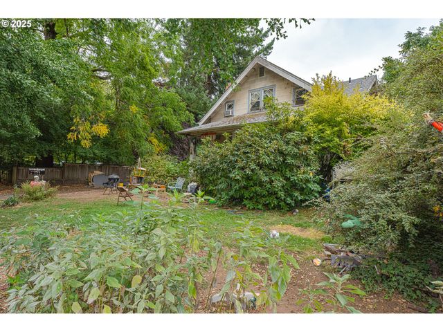 552 W BROADWAY, Eugene, OR 97401