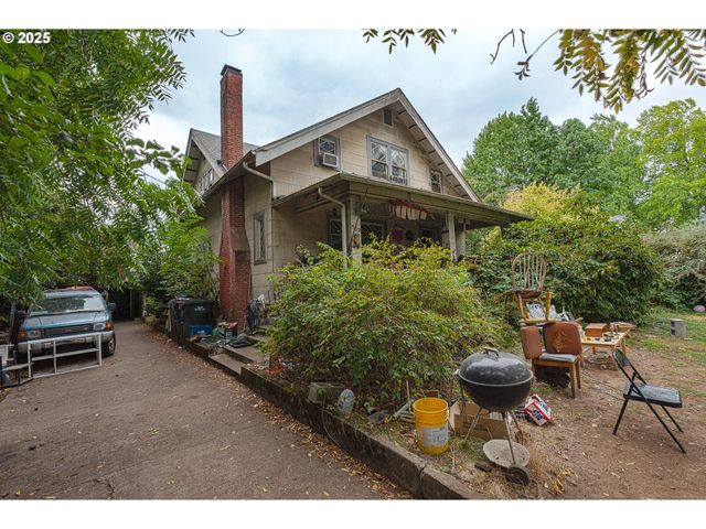 552 W BROADWAY, Eugene, OR 97401