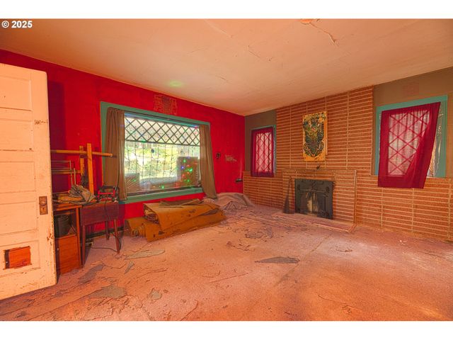 552 W BROADWAY, Eugene, OR 97401