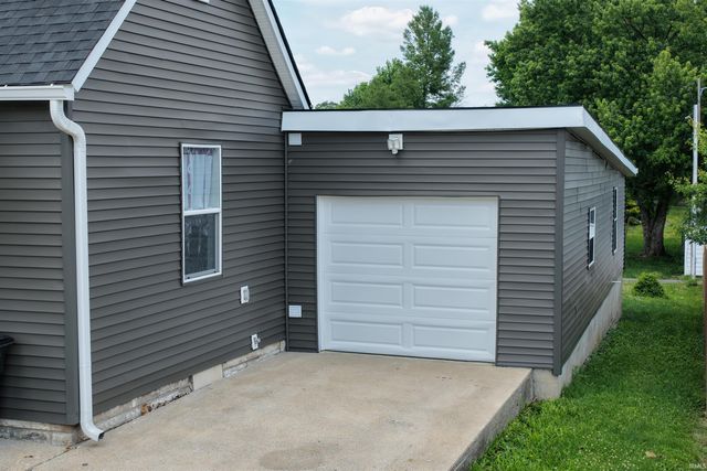 1307 19th Street, Bedford, IN 47421