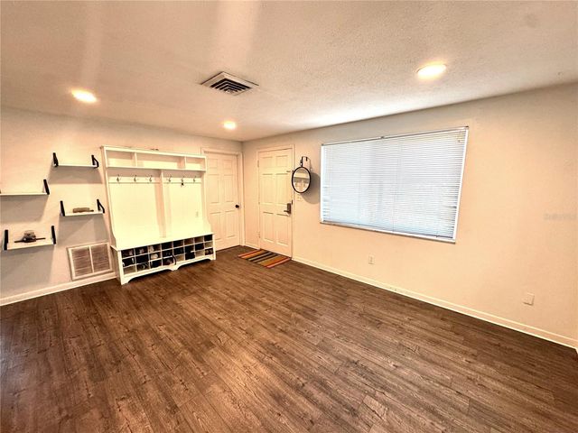 6550 3RD AVENUE S, St Petersburg, FL 33707