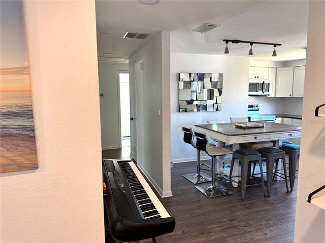 6550 3RD AVENUE S, St Petersburg, FL 33707