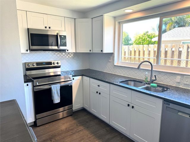 6550 3RD AVENUE S, St Petersburg, FL 33707