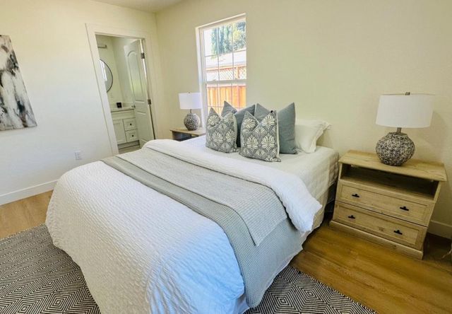 537 7th Avenue, Menlo Park, CA 94025
