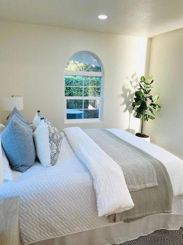 537 7th Avenue, Menlo Park, CA 94025