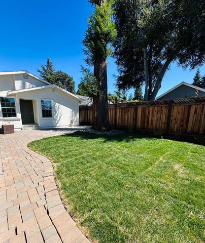 537 7th Avenue, Menlo Park, CA 94025