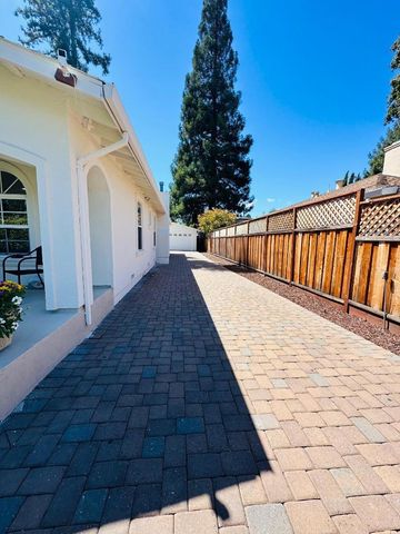 537 7th Avenue, Menlo Park, CA 94025