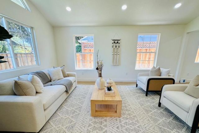 537 7th Avenue, Menlo Park, CA 94025