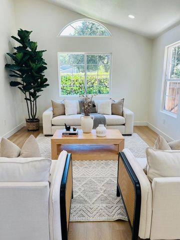 537 7th Avenue, Menlo Park, CA 94025