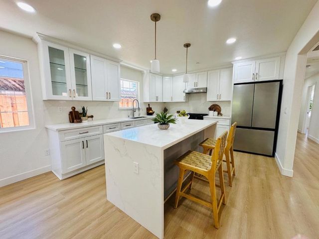 537 7th Avenue, Menlo Park, CA 94025