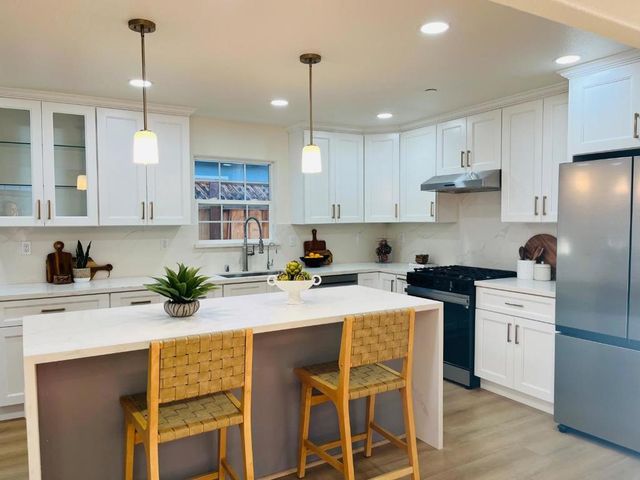537 7th Avenue, Menlo Park, CA 94025