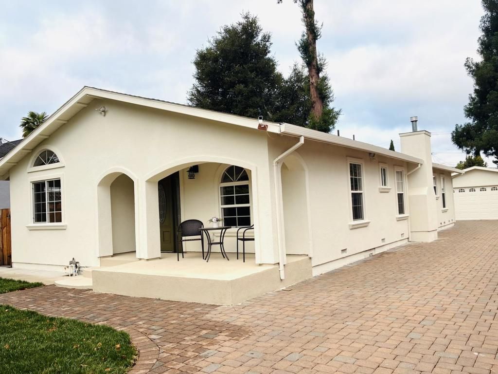 Image 1 of property listing at 537 7th Avenue, Menlo Park, CA 94025