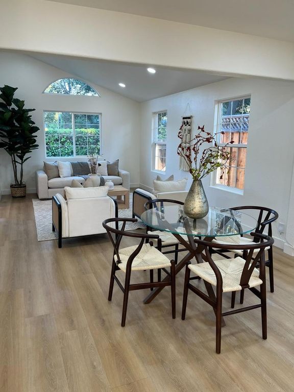 Image 12 of property listing at 537 7th Avenue, Menlo Park, CA 94025