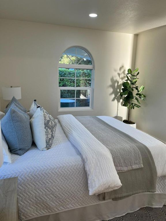 Image 21 of property listing at 537 7th Avenue, Menlo Park, CA 94025