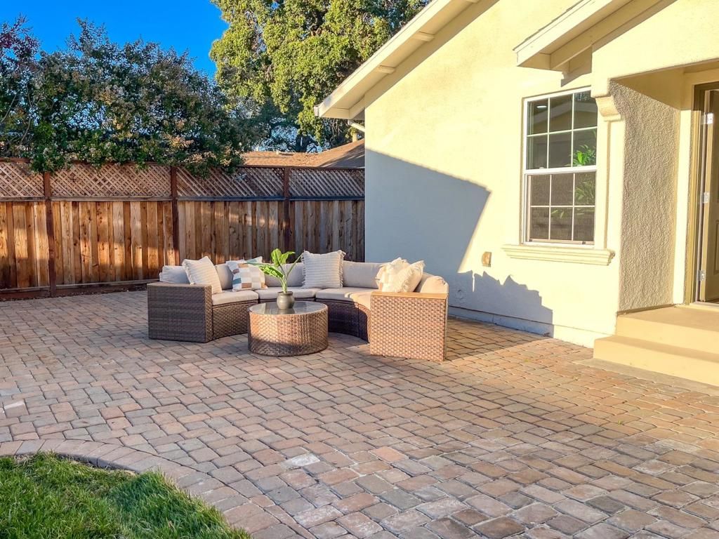 Image 28 of property listing at 537 7th Avenue, Menlo Park, CA 94025