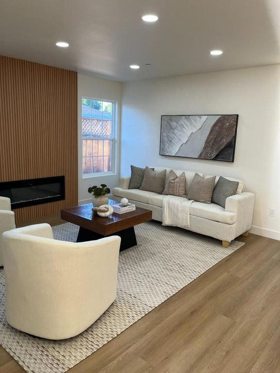 Image 3 of property listing at 537 7th Avenue, Menlo Park, CA 94025