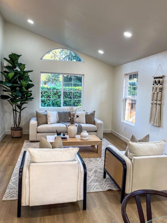 Image 36 of property listing at 537 7th Avenue, Menlo Park, CA 94025