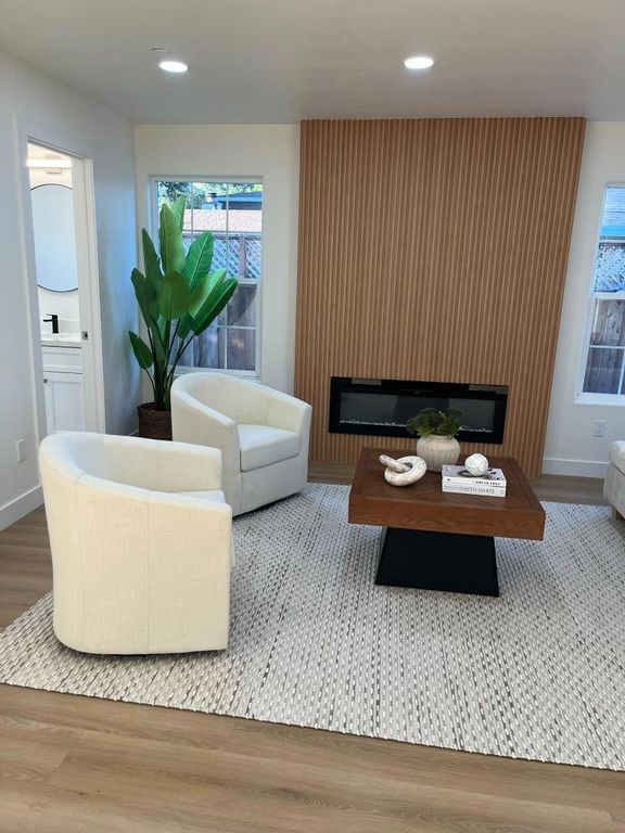 Image 4 of property listing at 537 7th Avenue, Menlo Park, CA 94025