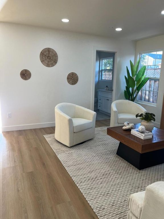 Image 5 of property listing at 537 7th Avenue, Menlo Park, CA 94025