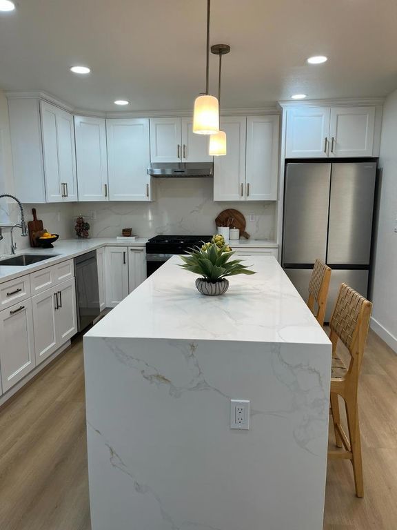 Image 9 of property listing at 537 7th Avenue, Menlo Park, CA 94025