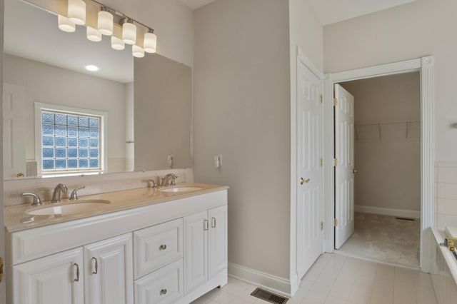 245 CARRIAGE CHASE CIR, Warrenton, VA 20186