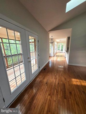 245 CARRIAGE CHASE CIR, Warrenton, VA 20186