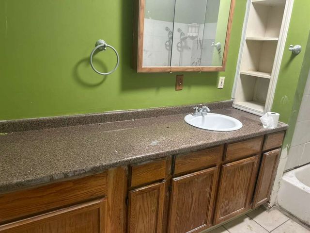 18019 Lorenz Avenue, Lansing, IL 60438